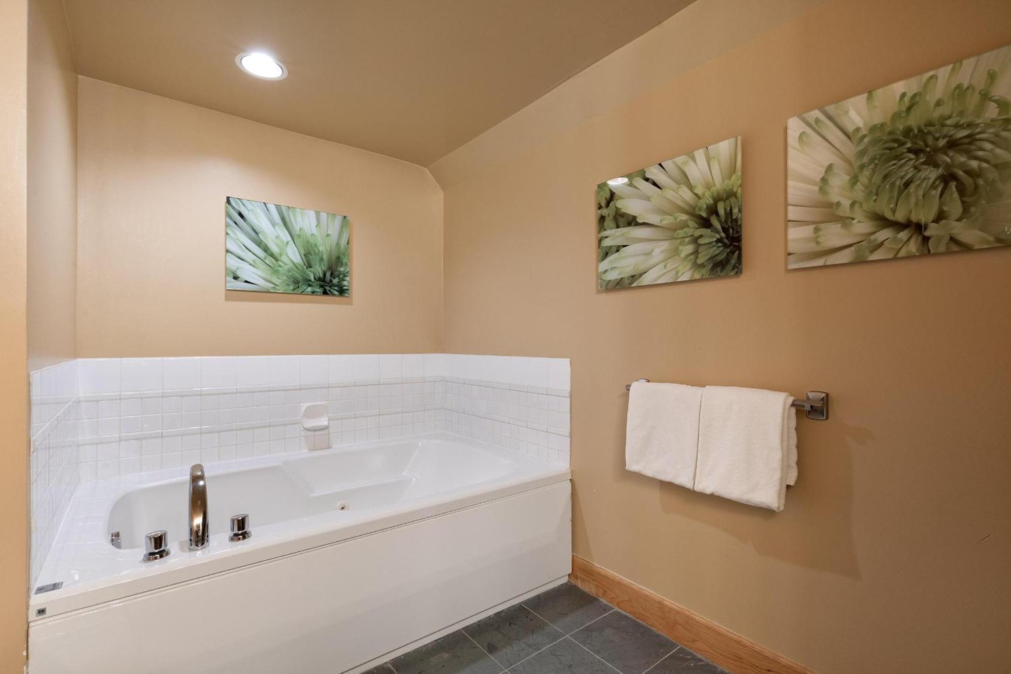 Alpine Greens 8 | Bright Townhome Near Blackcomb, Walk Or Shuttle To Skiing, Secure Parking Whistler Exterior foto
