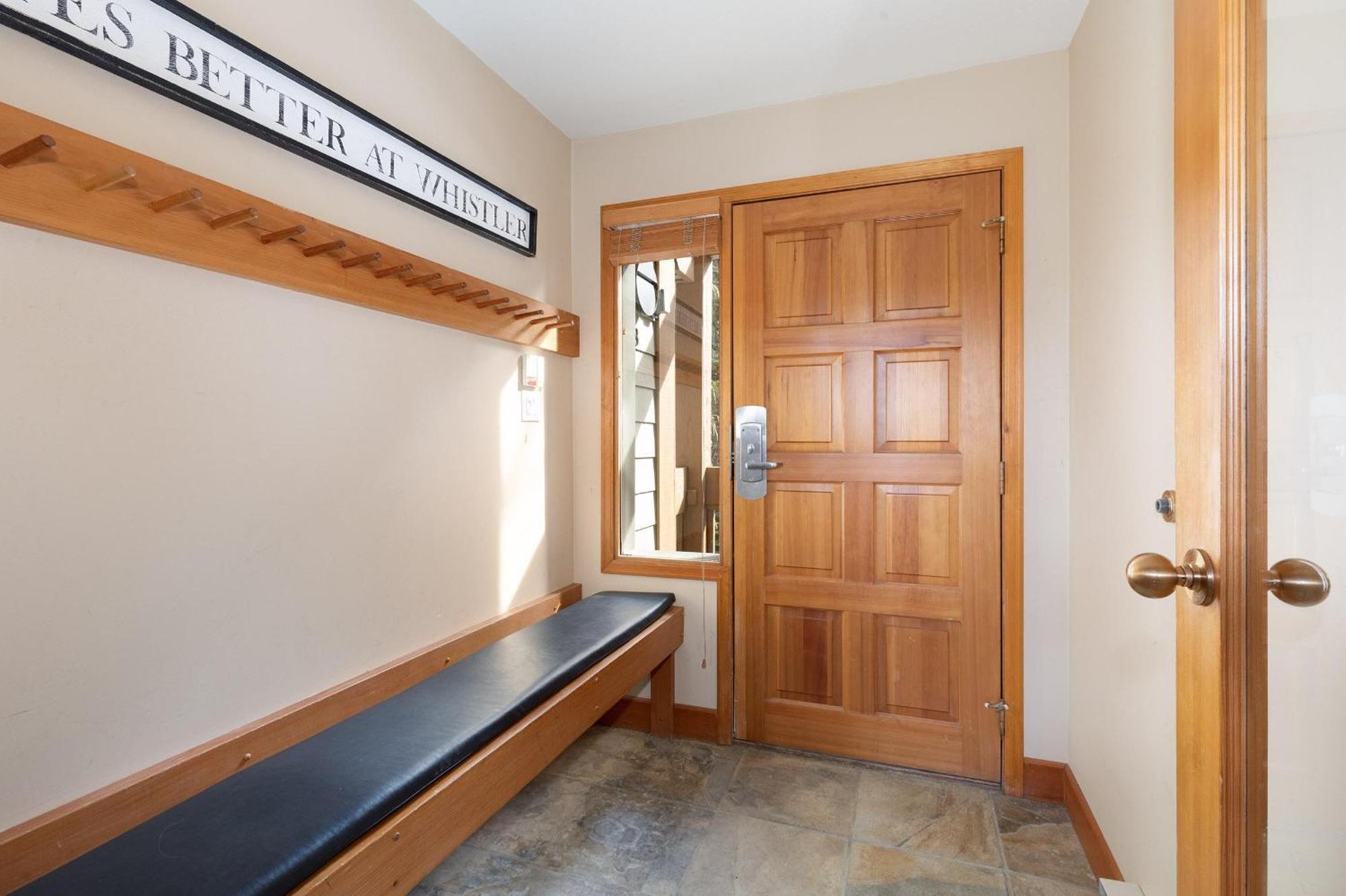 Alpine Greens 8 | Bright Townhome Near Blackcomb, Walk Or Shuttle To Skiing, Secure Parking Whistler Exterior foto